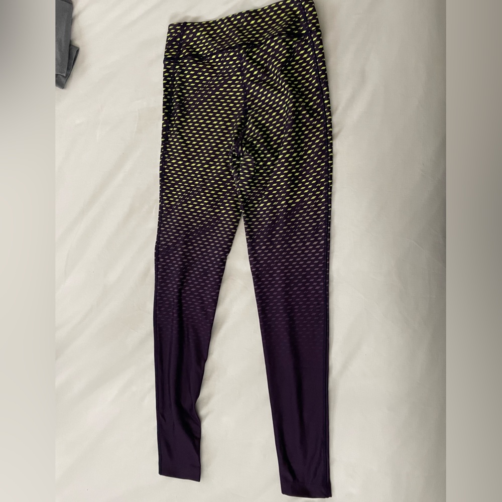 Medium Under Armor cold gear leggings high rise
